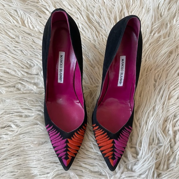 Manolo Blahnik Black Suede Multicolor Embroidered Accent Pointed Toe Pump EUC 41 - Picture 3 of 9